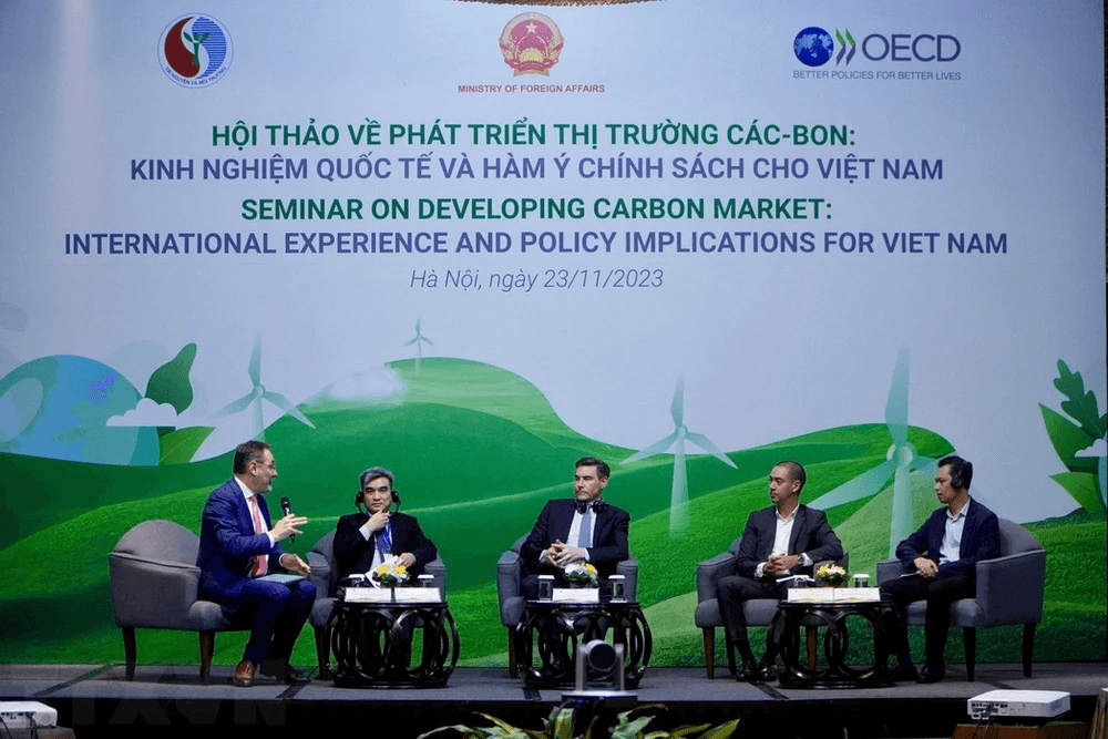 Guide to Participating in the Carbon Market for Businesses 7 Enterprises submit applications to register to participate in the carbon market to state management agencies for consideration