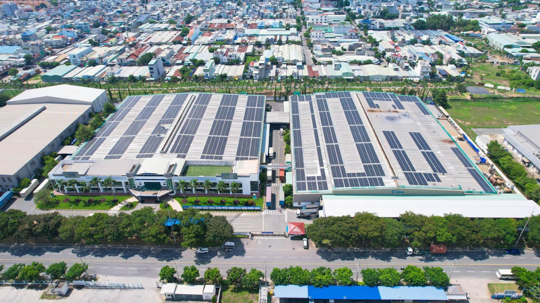 Lắp Điện Mặt Trời Áp Mái Cho Nhà Xưởng lắp điện mặt trời áp mái cho nhà xưởng tiết kiệm chi phí năng lượng