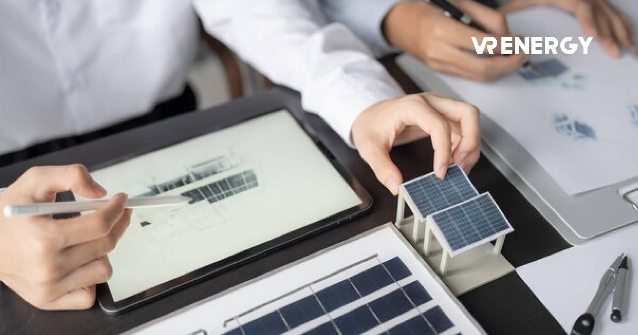 Solar Panels 2025: Secrets to Choosing the Right Technology, Optimizing Performance 4 hinh 1 bai 5 vrenergy