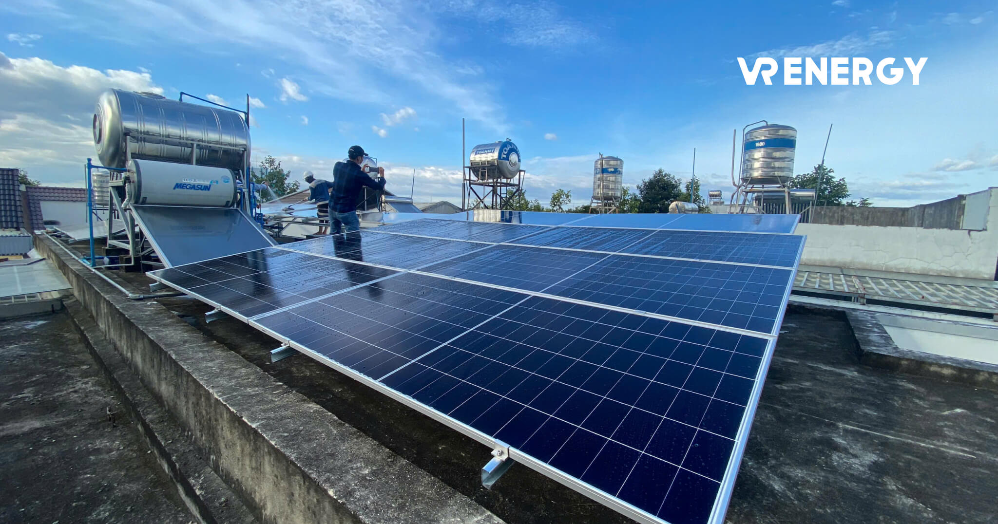 AlphaESS là ai? So sánh toàn diện hệ lưu trữ điện với các giải pháp phổ biến tại Việt Nam 11 ví dụ về điện mặt trời nhà dân