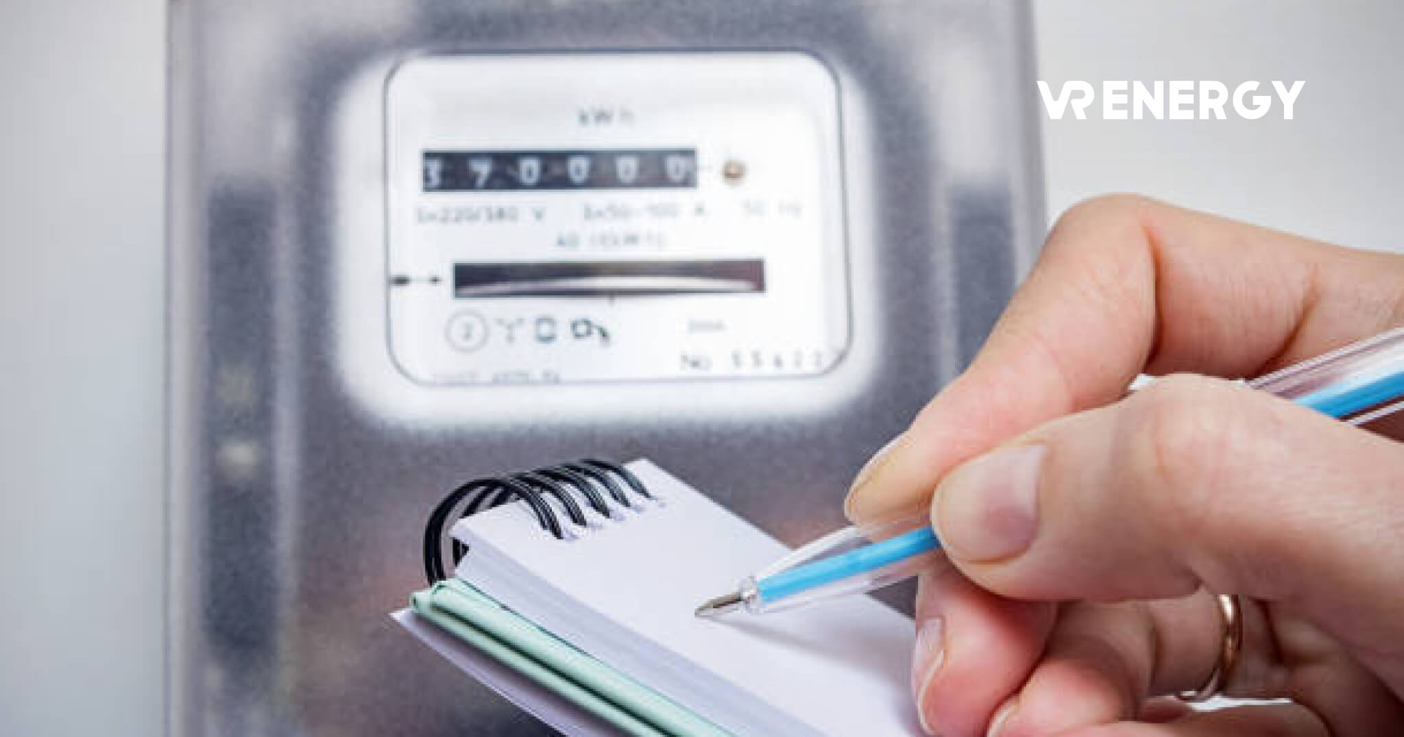GIÁ TIỀN ĐIỆN: CÔNG THỨC TÍNH THEO kWh, VÍ DỤ VÀ MẸO KIỂM TRA HÓA ĐƠN 6 nhan vien vrenergy 4 32