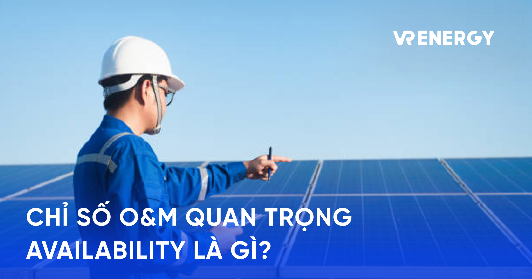 Kỹ sư kiểm tra hệ thống điện mặt trời và chỉ số Availability
