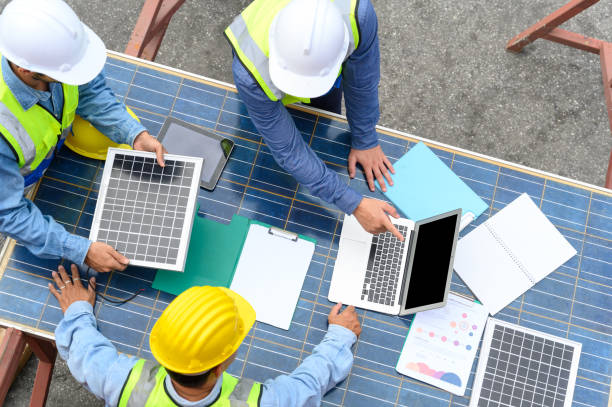 Vận hành và bảo trì hệ thống điện mặt trời doanh nghiệp: Quy trình O&M toàn diện 9 Nhóm kỹ thuật trao đổi dữ liệu và kế hoạch vận hành hệ thống điện mặt trời