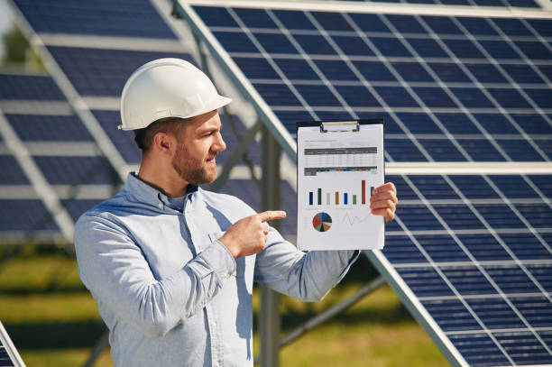 Kỹ sư phân tích báo cáo downtime của hệ thống điện mặt trời